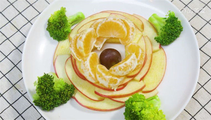 水果拼盘做法步骤：5