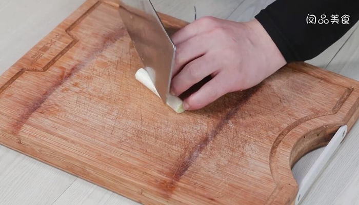 木耳洋葱炒炸豆腐做法步骤：5