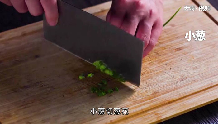 莲子炒藕片做法步骤：4