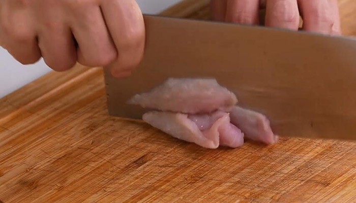 猪血炒豆干做法步骤：3