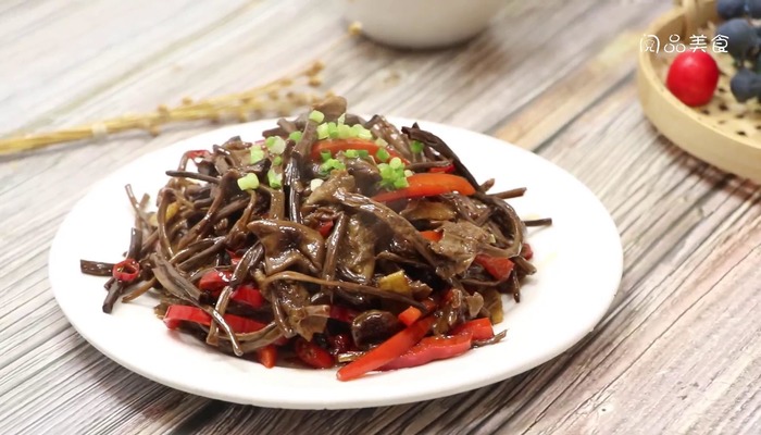 茶树菇炒红椒丝