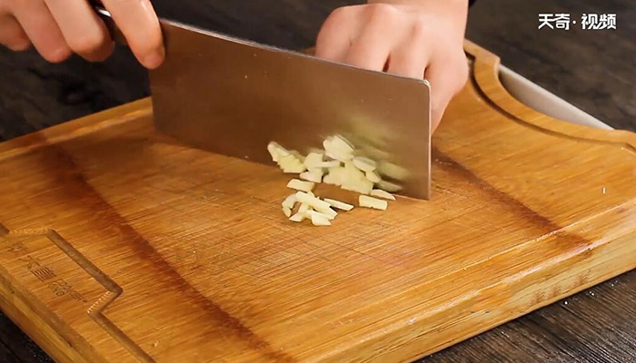 小葱米椒铺盖虾做法步骤：5