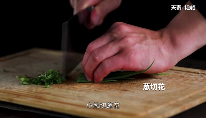 葱香霸王兔丁做法步骤：5