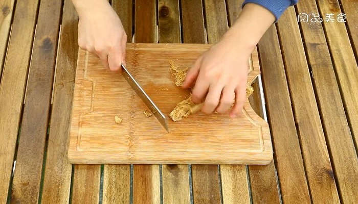 竹荪排骨汤做法步骤：2