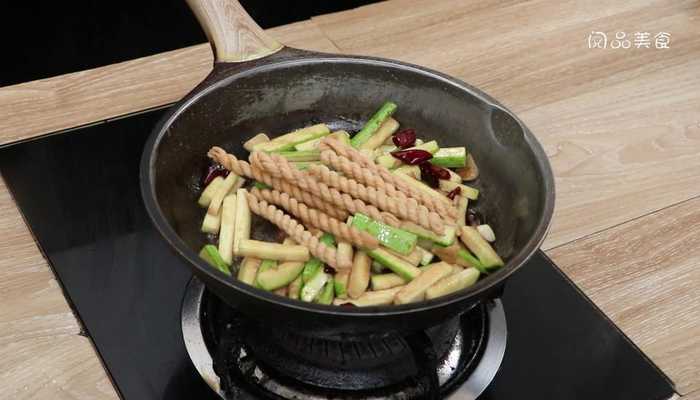 西葫芦炒麻花做法步骤：8