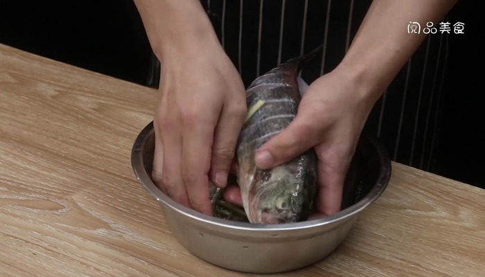 豉油蒸鲈鱼做法步骤：6