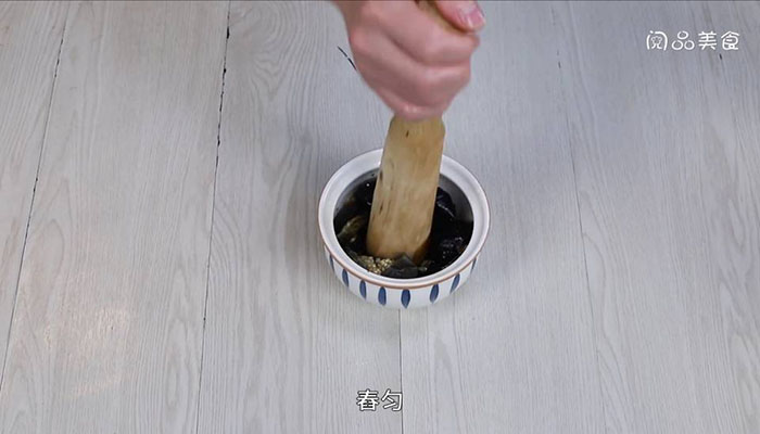 烧椒皮蛋拌茄子做法步骤：8