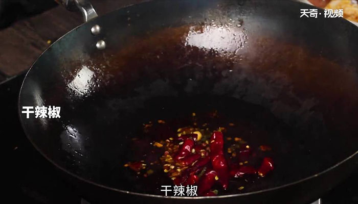 麻辣肥肠鱼做法步骤：10