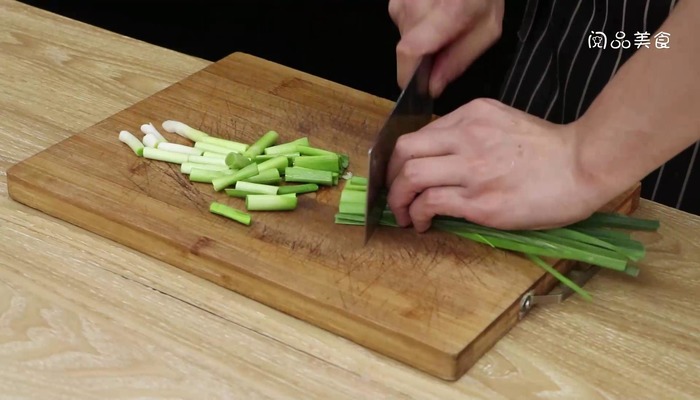 蒜苗鸡胗做法步骤：3