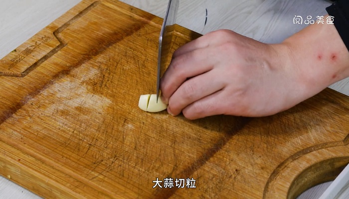 鲫鱼烧虾做法步骤：5