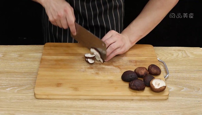 香菇酱做法步骤：2