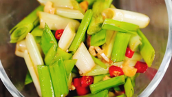 凉拌蒜苗