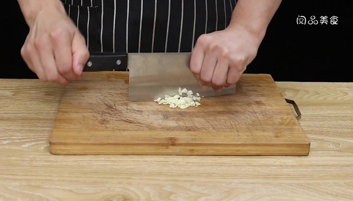 双椒炒小鱼仔做法步骤：4