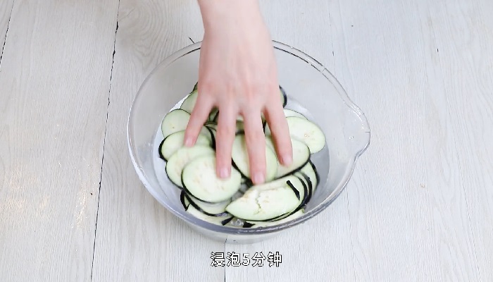香脆茄子片做法步骤：4