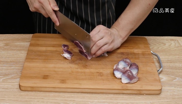 酸辣鸡杂做法步骤：2