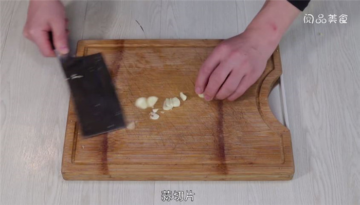 猪面肉炒鸡腿菇做法步骤：4