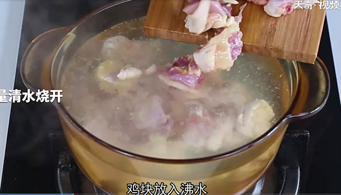 杜仲炖鸡汤做法步骤：3