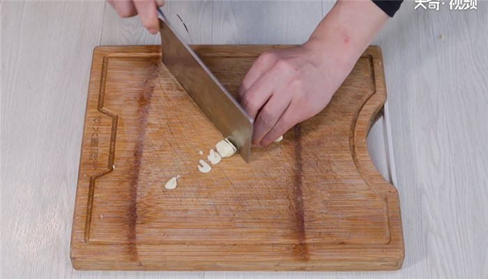 青椒墨鱼仔做法步骤：5