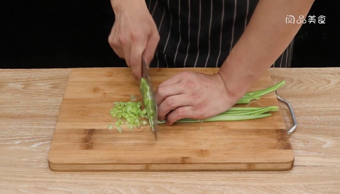 芹菜饺子做法步骤：2