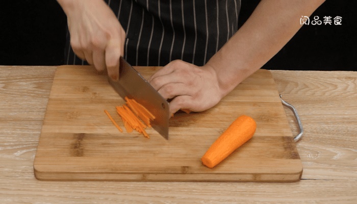 肉末胡萝卜丝做法步骤：2