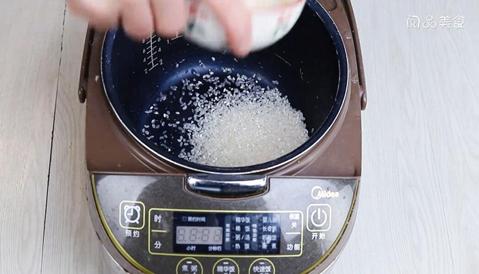 土豆肉丁焖饭做法步骤：7