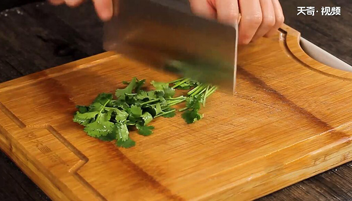 小葱米椒铺盖虾做法步骤：6