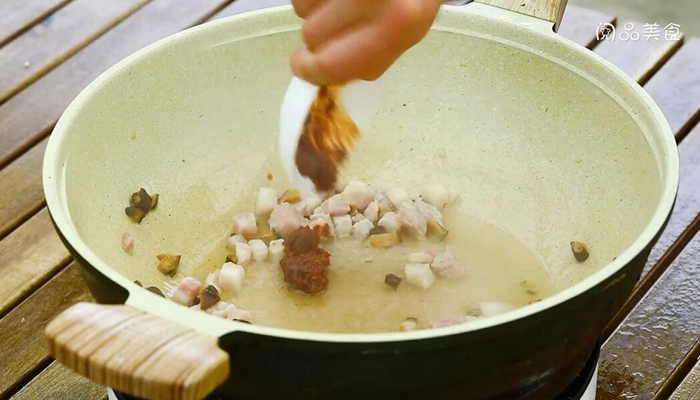 香菇肉丁粉做法步骤：10