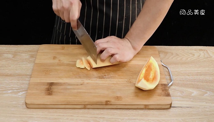 木瓜炒芹菜做法步骤：3