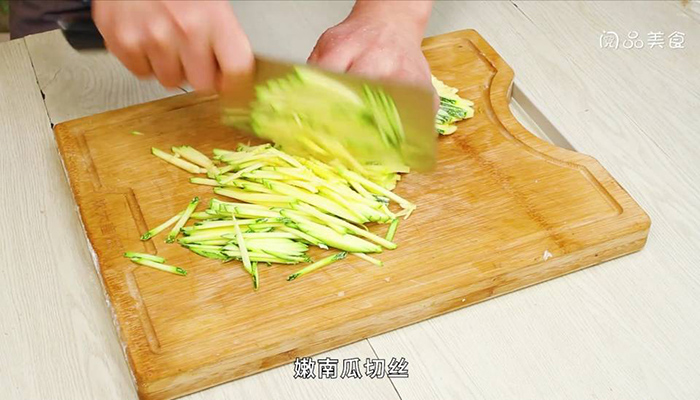 清炒小南瓜丝做法步骤：3