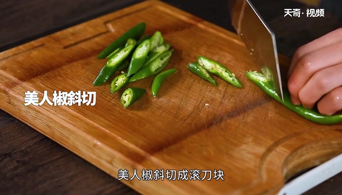 鲜椒泥鳅做法步骤：3