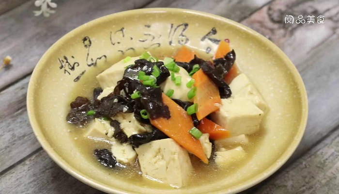 黑木耳烩豆腐