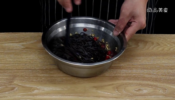 辣拌蕨根粉做法步骤：7