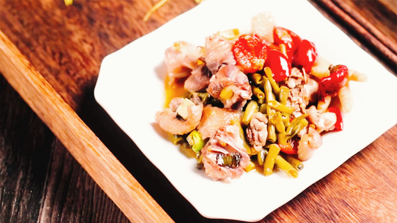 酸豆角焖小公鸡