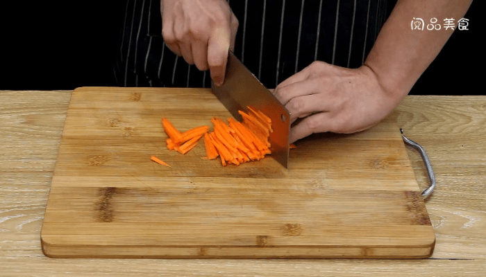 榨菜炒肉丝做法步骤：4