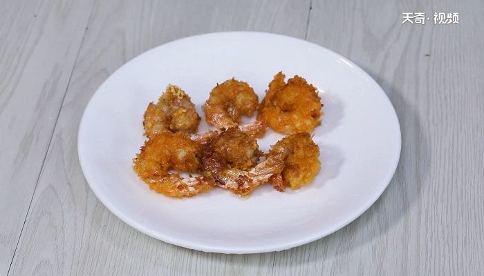 炸凤尾虾做法步骤：4