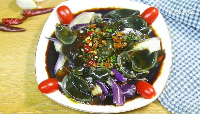 凉拌皮蛋茄子做法步骤：11