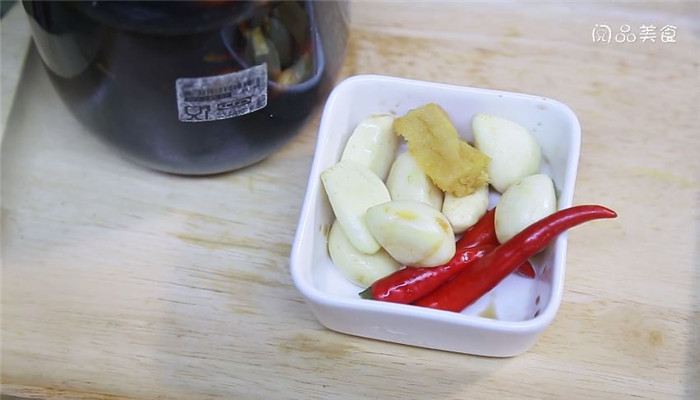 双椒糖醋蒜做法步骤：5