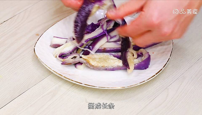 凉拌皮蛋茄子做法步骤：3