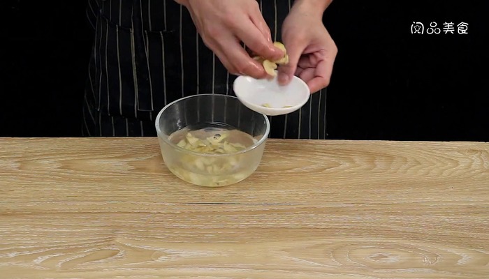 百合粥做法步骤：3