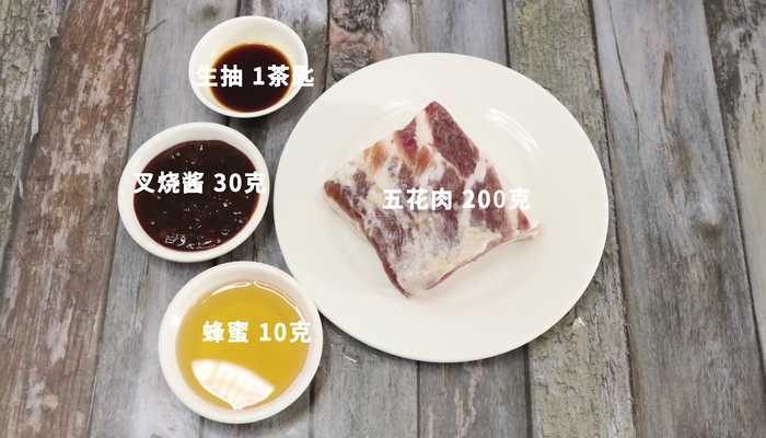 带皮叉烧做法步骤：1