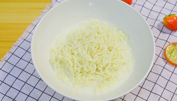 芝士牛奶泡面