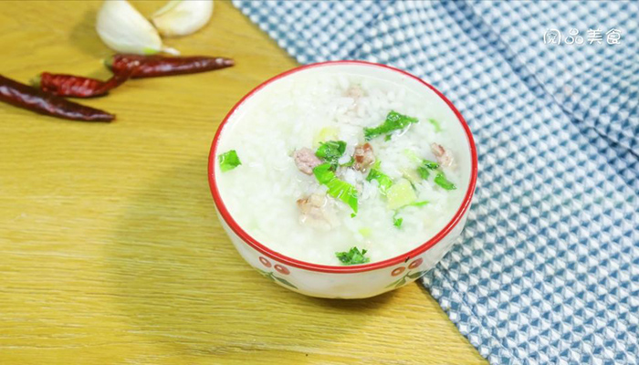 青菜瘦肉粥做法步骤：7