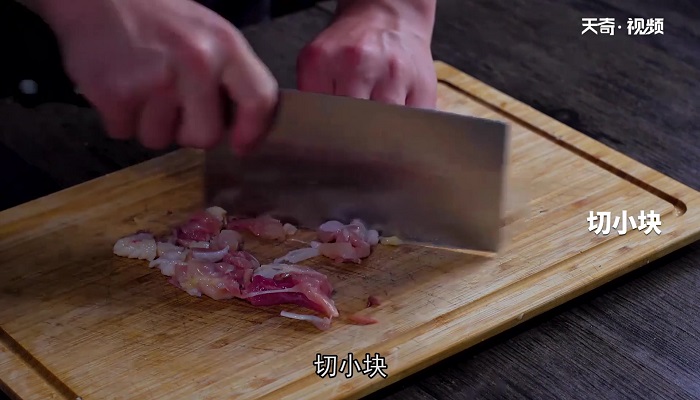 秋葵鸡丁做法步骤：2