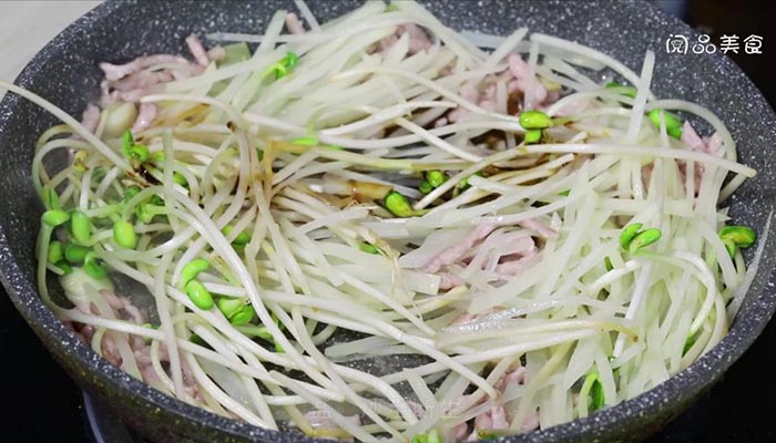 豆芽炒肉做法步骤：4