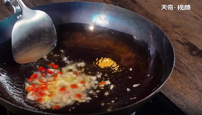 酸笋炒牛肉做法步骤：7