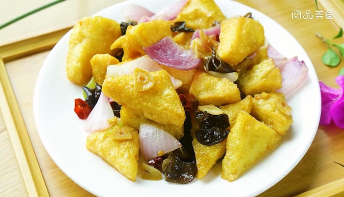 木耳洋葱炒炸豆腐做法步骤：8