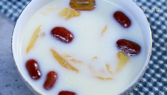 牛奶炖花胶