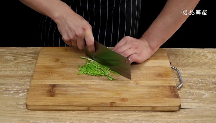 蒜香荷兰豆做法步骤：4