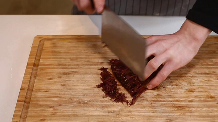 香椿炒鸡蛋做法步骤：2