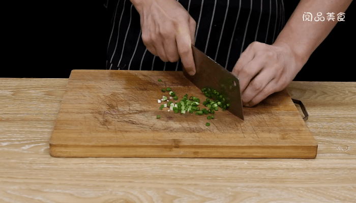 糙米红枣粥做法步骤：3